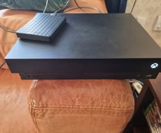 Xbox one X 500gb + 1tb Storage