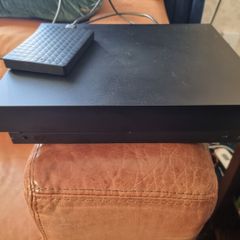 Xbox one X 500gb + 1tb Storage