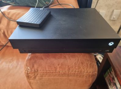 Xbox one X 500gb + 1tb Storage