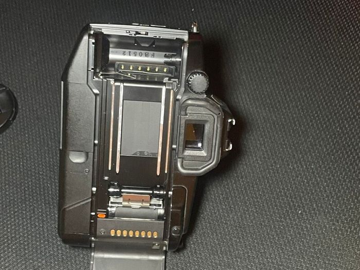 Canon Eos 650 film camera with 35-70mm zoom lens