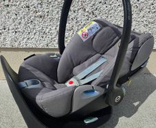 Cybex Cloud Z i-Size Infant Car Seat with Base Z Swivel Base & Newborn Insert (Soho Grey)