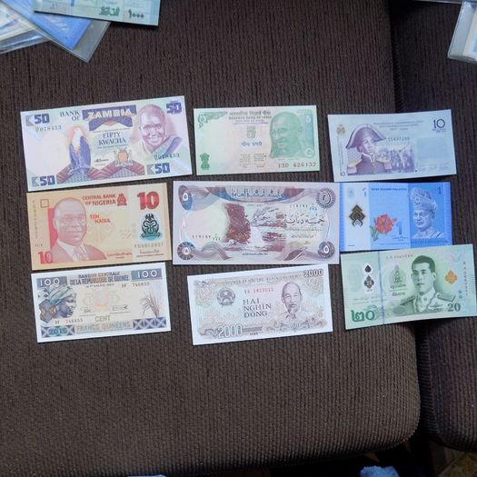 Lot of 9 Uncirculated World Banknotes.No 4.