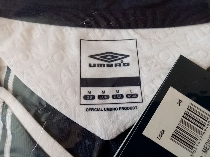 WBA West Bromwich Albion Football Shirt. NEW IN BAG WITH TAG  2008/09 premiership season. no sponsor. Size M Medium. genuine Umbro WBA home Jersey, navy/white stripes, football shirt top baggies.