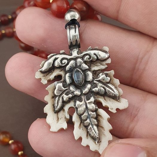 Antique Carnelian Red Agate With Sterling 925 Silver Leaf Pendant Necklace