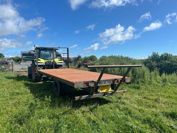 Bale trailer