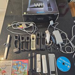 Nintendo Wii Bundle, 4 Remotes, 2 Nunchuks + 3 Games