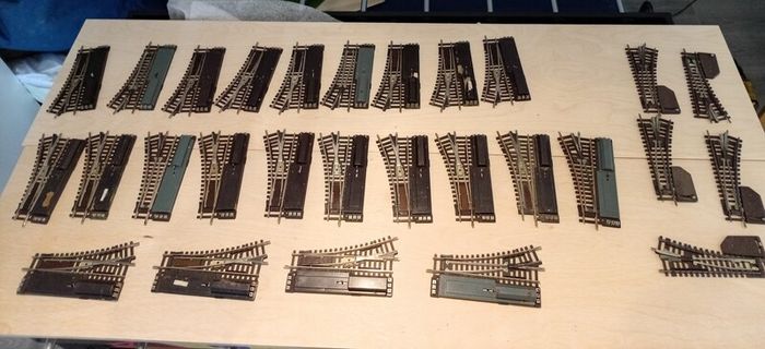 Ho/oo model train tracks 23 elect pts + 3 man pts