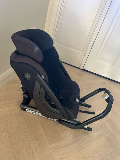 Axkid One car seat