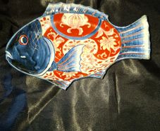 Antique Japanese Imari Porcelain Fish Platter Meiji / Taisho Period (c.1890 1920, Vibrant Sometsuke & Overglaze Enamel