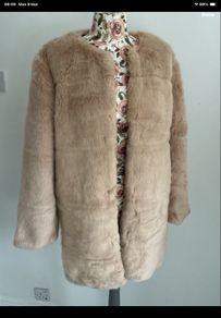 jacket faux fur Zara beige edge to edge jacket large
