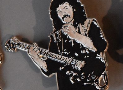 6 metal/rock Pin badges
