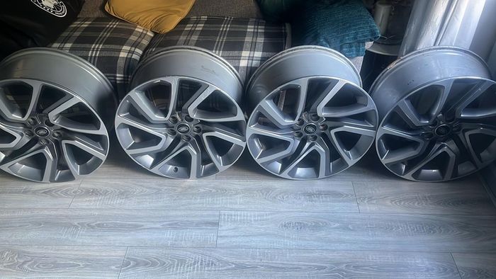 Land Rover discovery 21" alloys