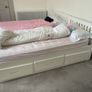 2 x single beds Image 2