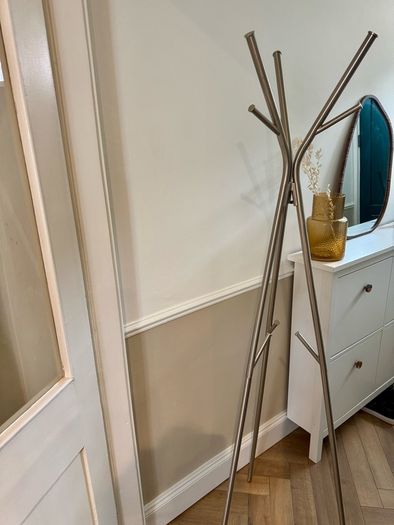 Stylish and practical coat stand