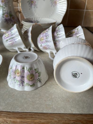 Vintage Royal Tara 21 piece set Irish Blossom in Mint condition
