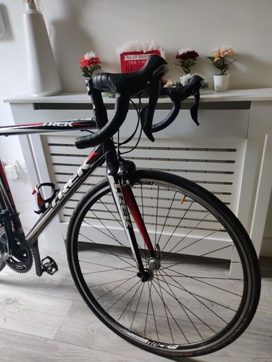 Trek Alpha 1.2, Carbon Fiber Fork, Shimano 105 Group set, Size L
