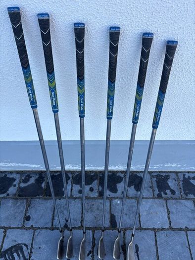 Golf Clubs (irons)
