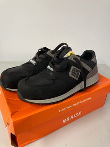 safety runners NEW size 8 with tubeless sole