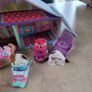 Squishmallows Ski Chalet and figures Image 4
