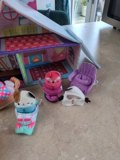 Squishmallows Ski Chalet and figures