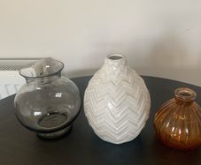 3 decorative pots