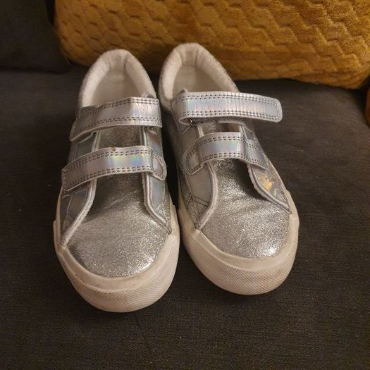 Silver Glitter Girls Shoes ..  Size: 2 UK .. 33 EU