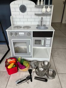 Play kitchen & accessories
