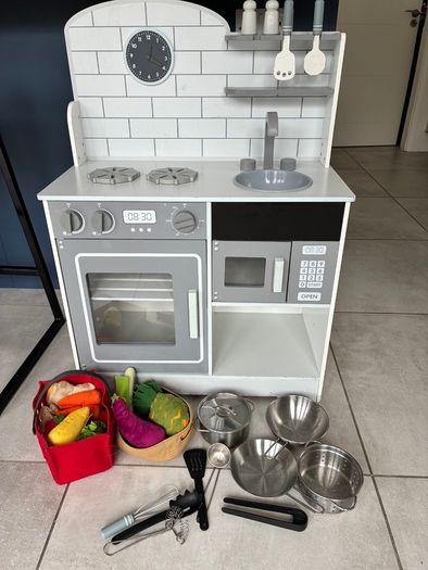 Play kitchen & accessories