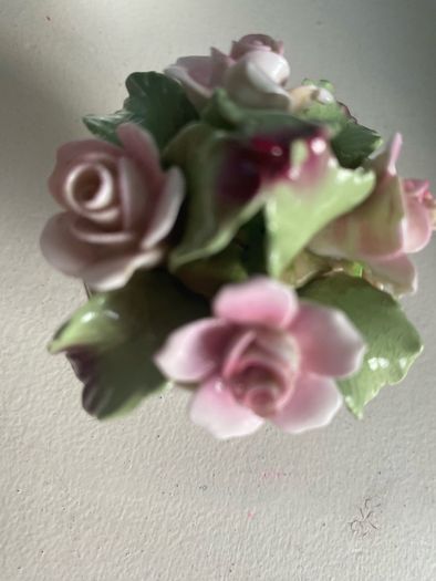 Trip of porcelain posies