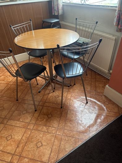 TABLE & chairs & 2 Bar stools FREE