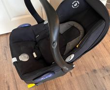 Maxi Cosi iso-fix base & seat