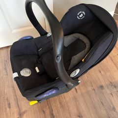 Maxi Cosi iso-fix base & seat