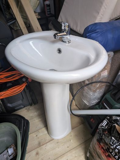 Bathroom Sink & Tap