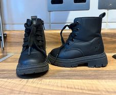 Girls boots (excellent condition)