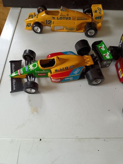 5 NOS Bburago 1/24 Grand Prix Cars