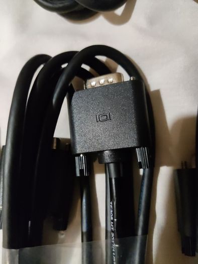 12 Cables: 10 VGA Cables + 2 USB A to USB B Cables