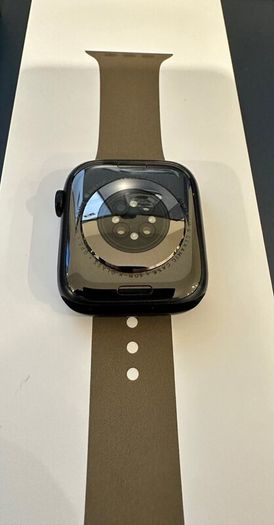 Apple Watch Series 8 45mm Black + 2026 Olive Band