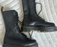 Dr Martens Quad 14 Boots Size 6.