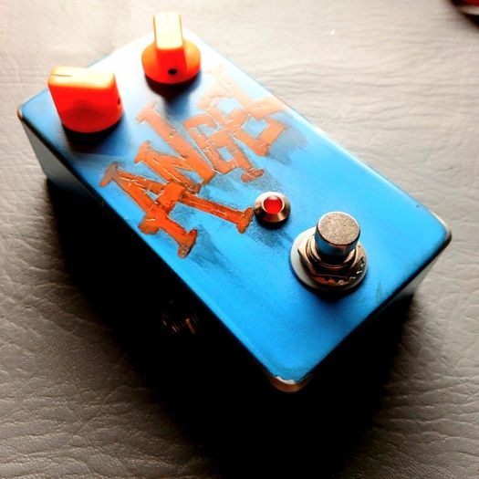 Delay, Chorus, Overdrive, Compressor, Tremolo