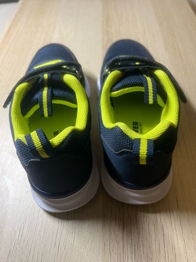 Brand new Navy GULLIVER kids runners with lights size UK 12-12.5 kids