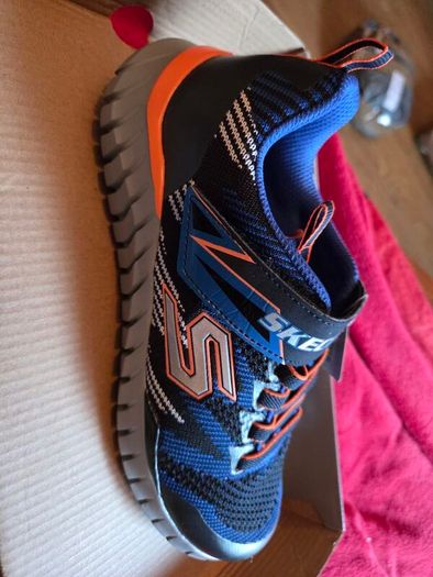 Skechers runners UK2
