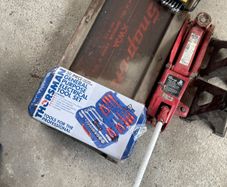 car tools , Jack & lying down board