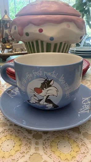 Warner Bros Cup and Saucer Tweety and Sylvester