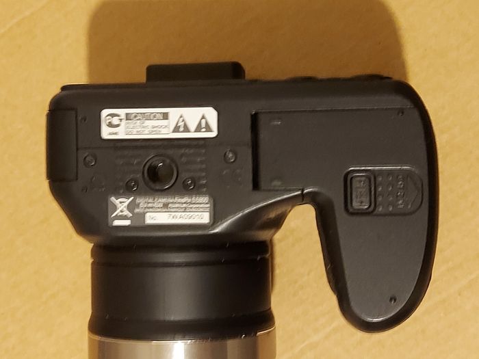 Fujifilm FinePix S5800 Digital Camera, Takes 4 AA Batteries, not powering on, for parts or repair