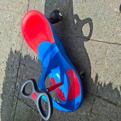Blue and red wiggle car