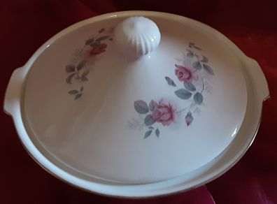 Nice soup tureen carrigohour Pottery