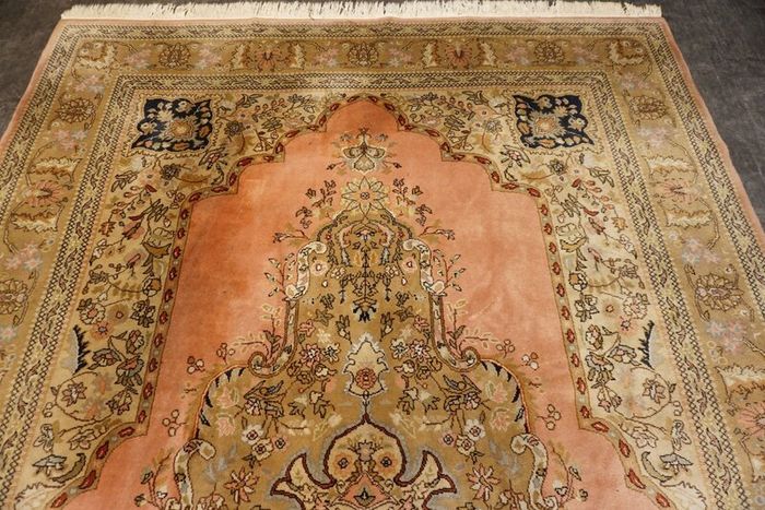 P.ersian Tabriz Signed Rug (TABSIg)