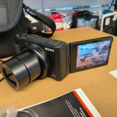 Sony Vlog camera ZV-1 | Digital Camera (Vari-angle Screen for Vlogging, 4K Video)