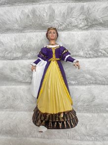 2002 Papo Medieval Attire Queen Approx. 9 cm. Damaged Nose Used Please see photos