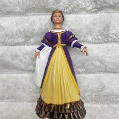 2002 Papo Medieval Attire Queen Approx. 9 cm. Damaged Nose Used Please see photos